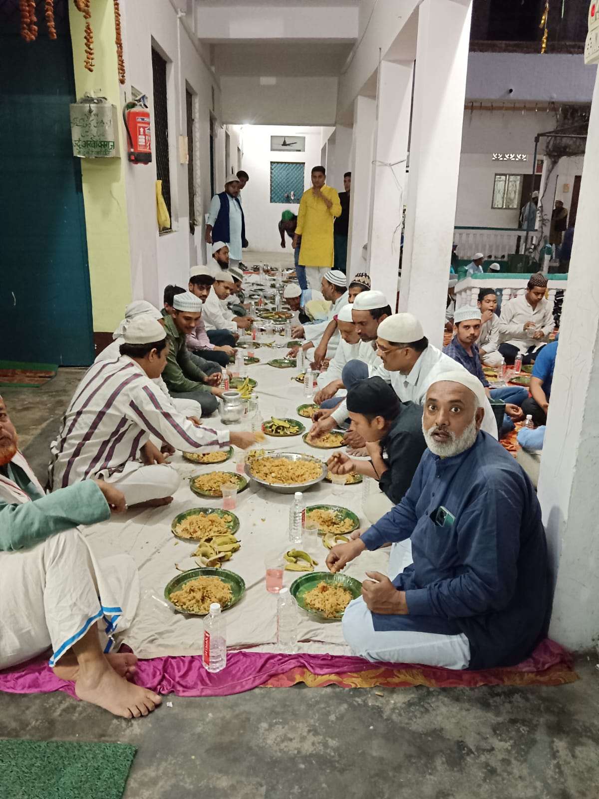 एकता और आपसी भाईचारे का संदेश देता है सामुहिक रोज़ा इफ्तार: शाकिर अली