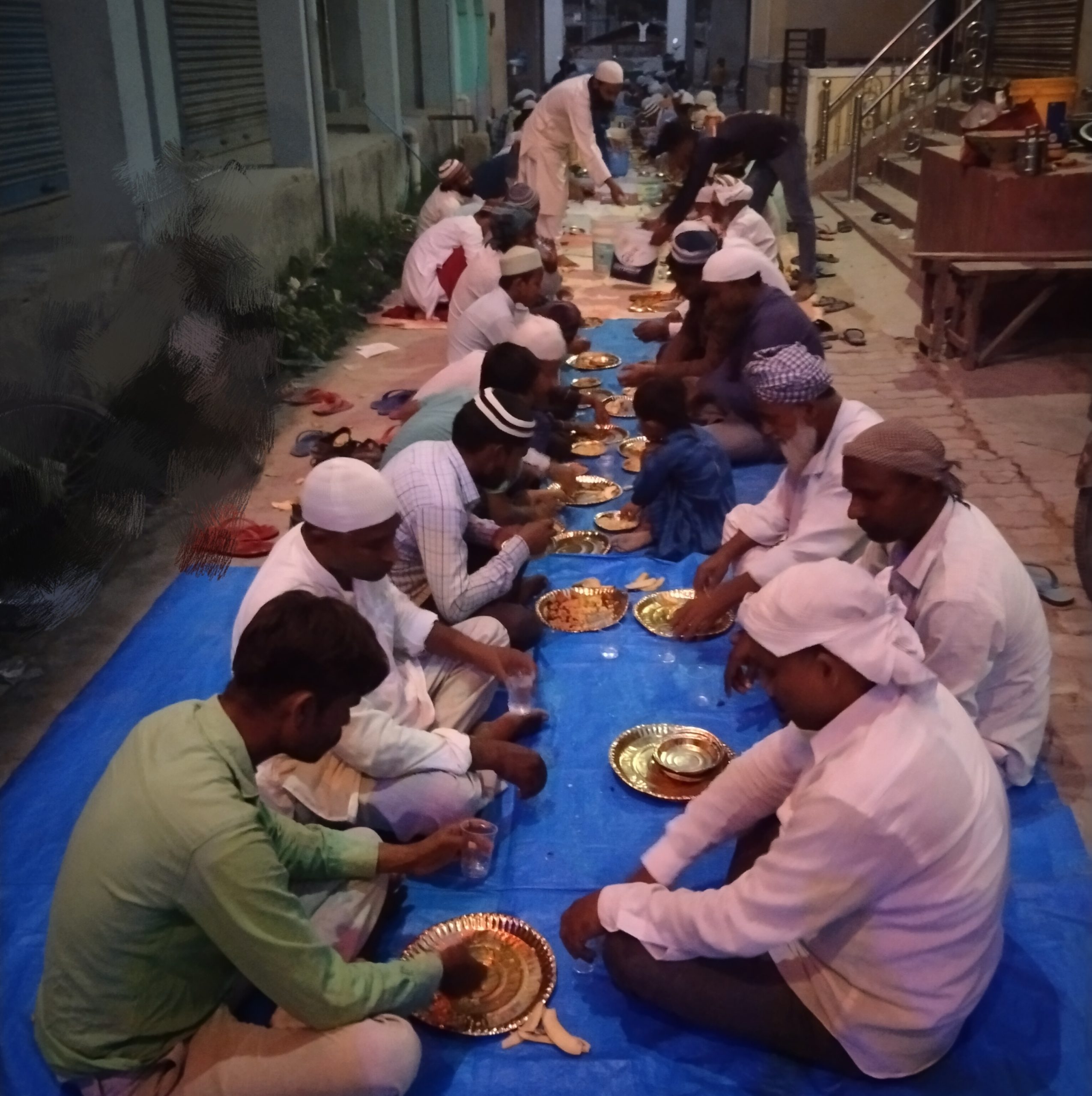 रोजेदारों को इफ्तार कराना सवाब का काम: करामत अली