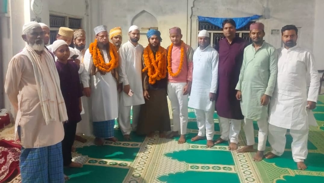तकमीले क़ुरआन के बाद, पेश किया मुबारकबाद